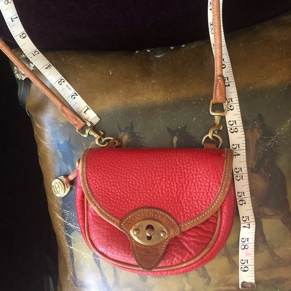 ‼️SOLD‼️🌻🦆 VINTAGE DooneyBourke Belt Bag🌻🦆 - Picture 3 of 11